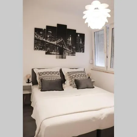 New! Apartment, View From Above スプリト